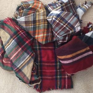 Lot of blanket scarves